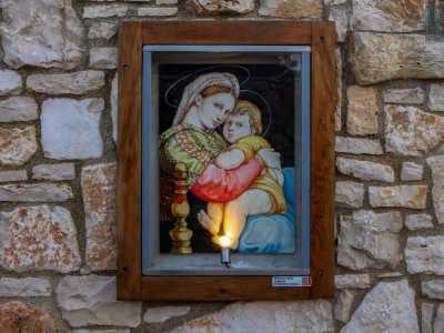 ...alla Madonna della Seggiola di Raffaello...